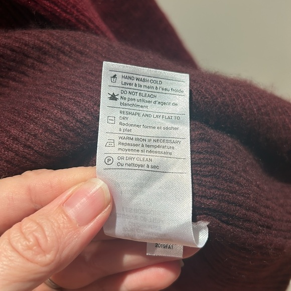 🎀 SSENSE VINCE wool and cashmere small burgundy color block sweater - Picture 7 of 9